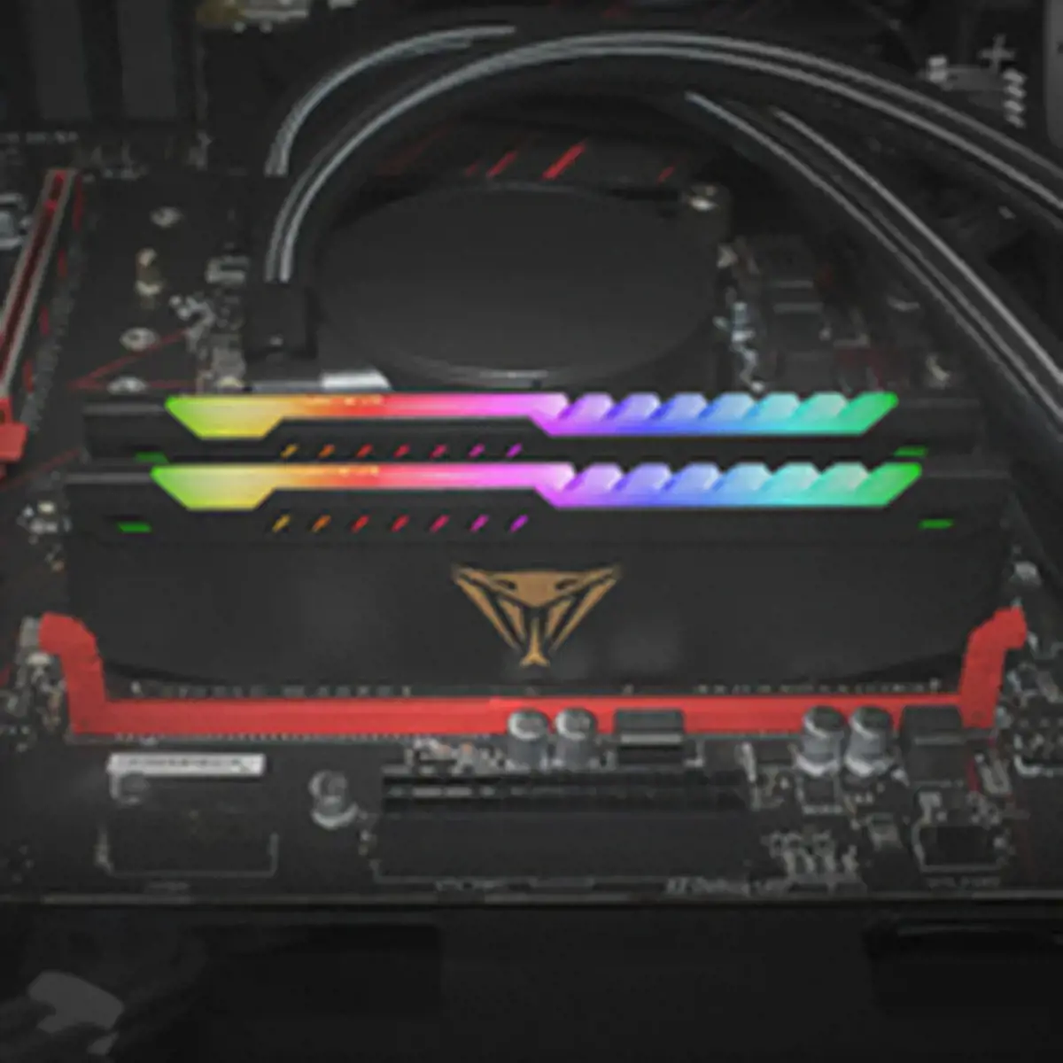 PATRIOT Viper Steel RGB DDR4 32GB 2x16GB 3200MHz su juodu šildytuvu, dvigubas rinkinys