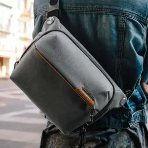 "Peak Design Everyday Sling V2 10L", pelenų spalvos