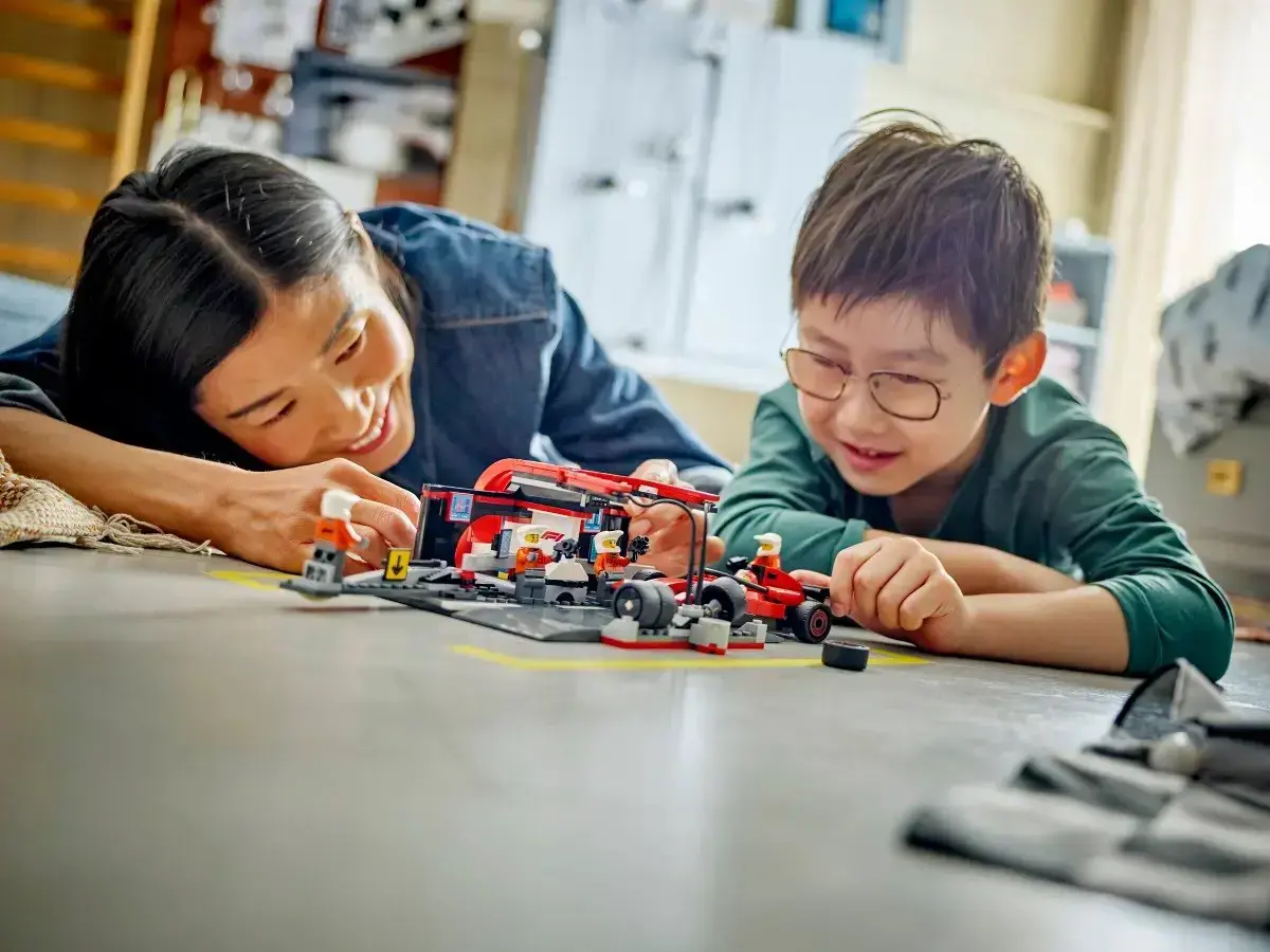 LEGO CITY 60443 F1 - Pit Stop & Pit Crew with Ferrari Car