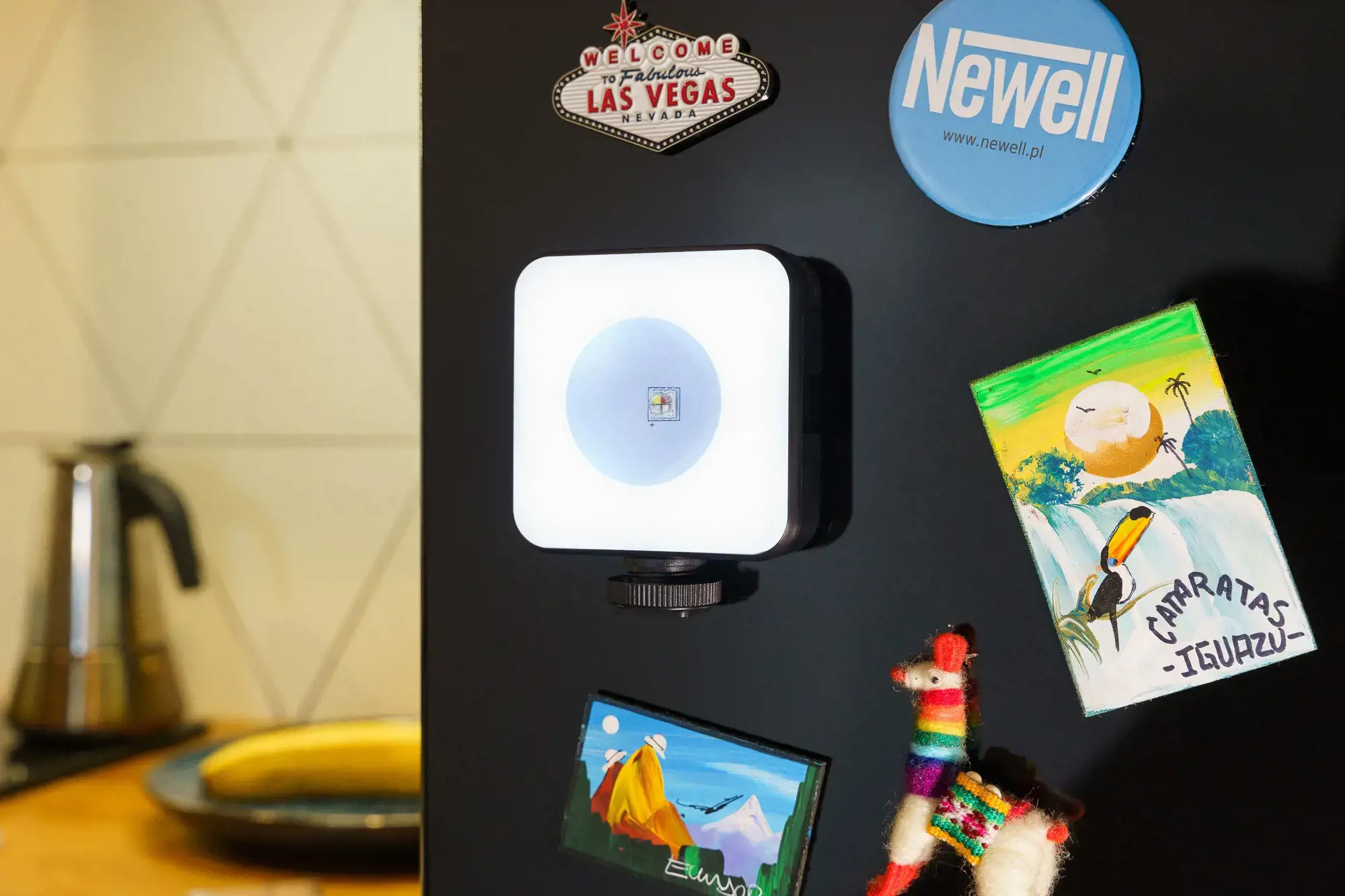 "Newell" vadovaujama partija LED lempos RGB-W Rangha Nano Sunset