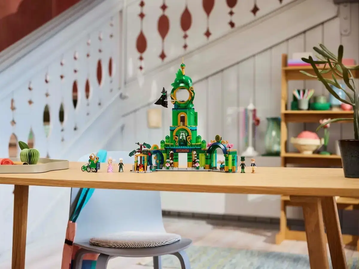 LEGO WICKED 75684 Welcome to Emerald City