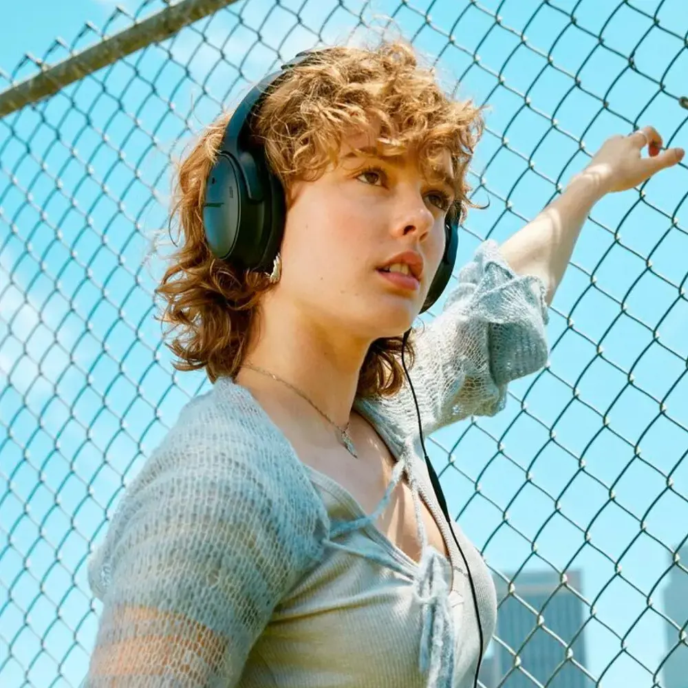 "Bose" belaidės ausinės "QuietComfort", juodos spalvos