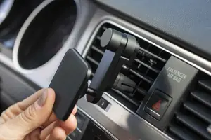 "Peak Design" mobiliojo automobilio laikiklio ventiliatoriaus įkrovimas