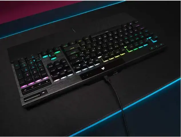 CORSAIR K70 RGB PRO optinė-mechaninė žaidimų klaviatūra su RGB LED apšvietimu CORSAIR OPX juodos spalvos PBT klavišų dangteliai