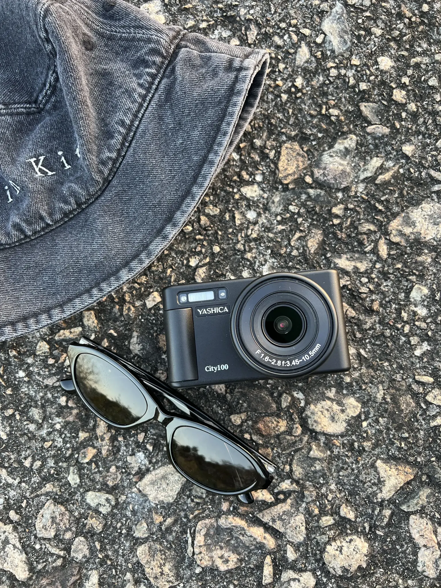 Yashica City 100, black