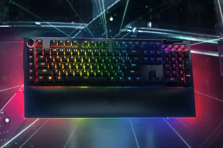 "Razer" mechaninė žaidimų klaviatūra "BlackWidow V4 Pro" su RGB LED apšvietimu, JAV, laidinė, juoda, žali jungikliai, skaitmeninė klaviatūra