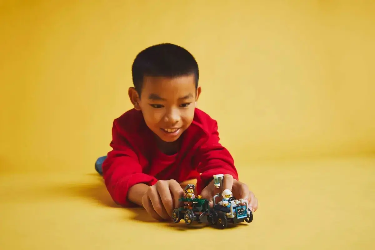 LEGO CITY 60459 Airplane vs. Hospital Bed