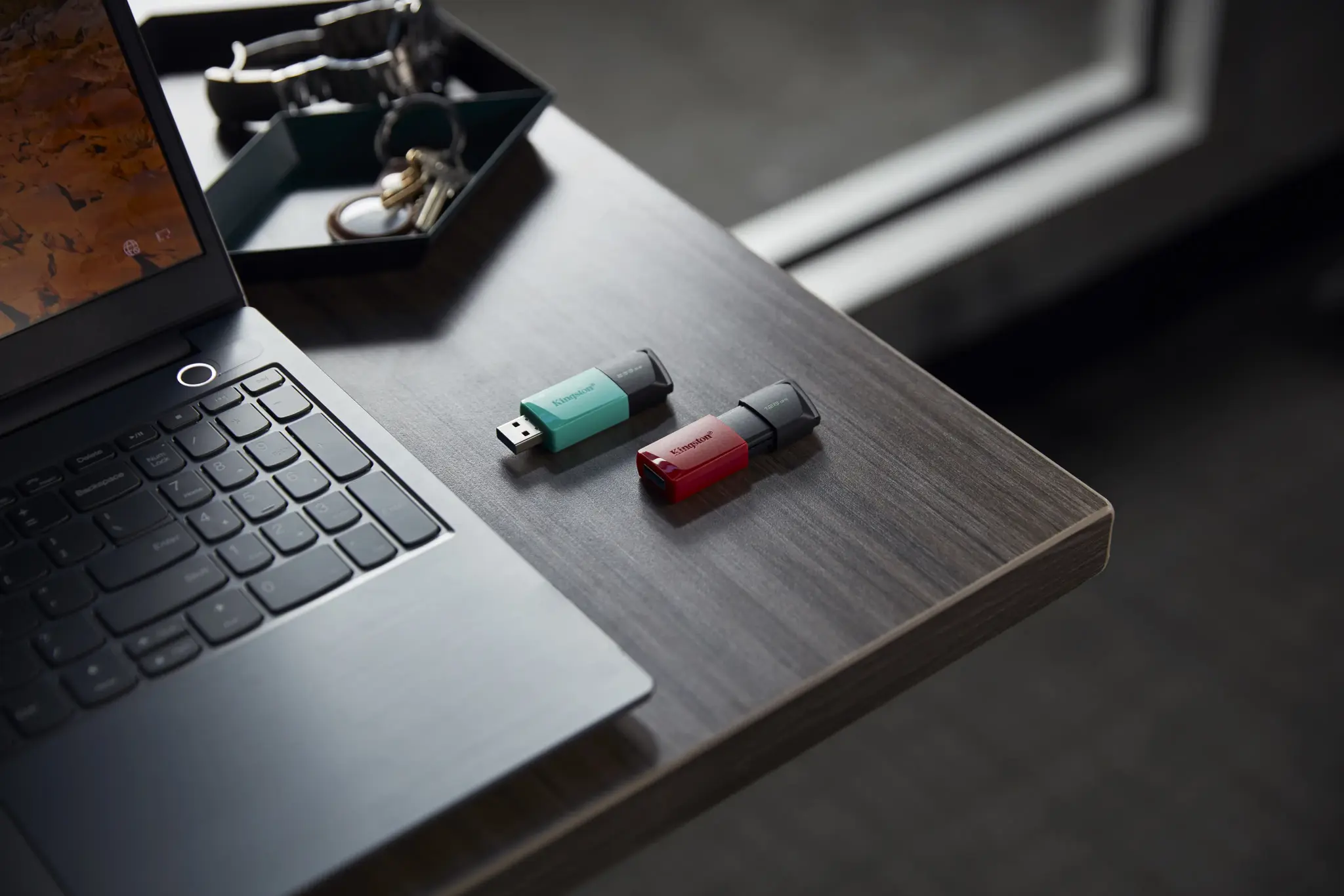 "Kingston" 256GB "DataTraveler Exodia M" USB slankmačio dangtelis USB 3.2 Gen2, turkio spalvos