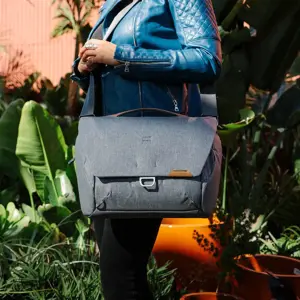 "Peak Design" krepšys per petį "Everyday Messenger V2" 13L, pelenų spalvos
