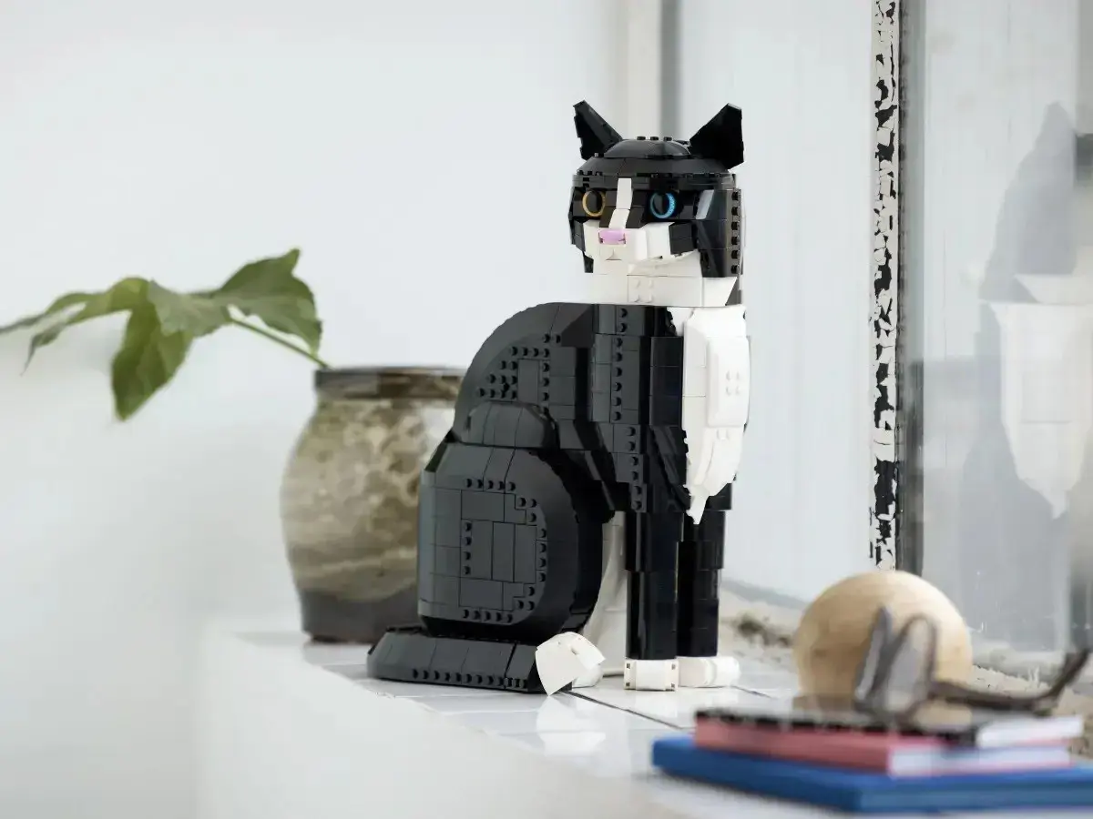 LEGO IDEAS 21349 Tuxedo Cat