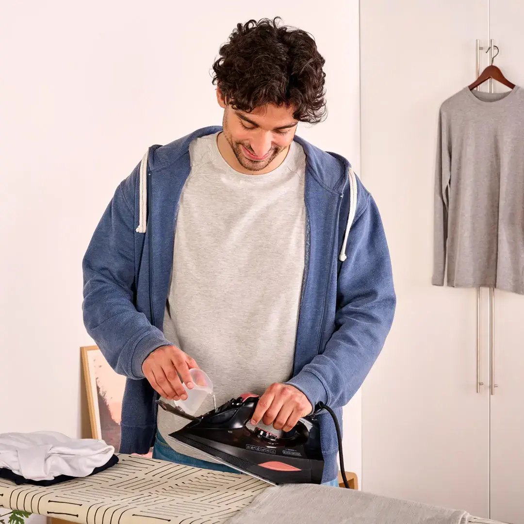 "Black+Decker" BXIR3000E garų lygintuvas (3000 W), juodas