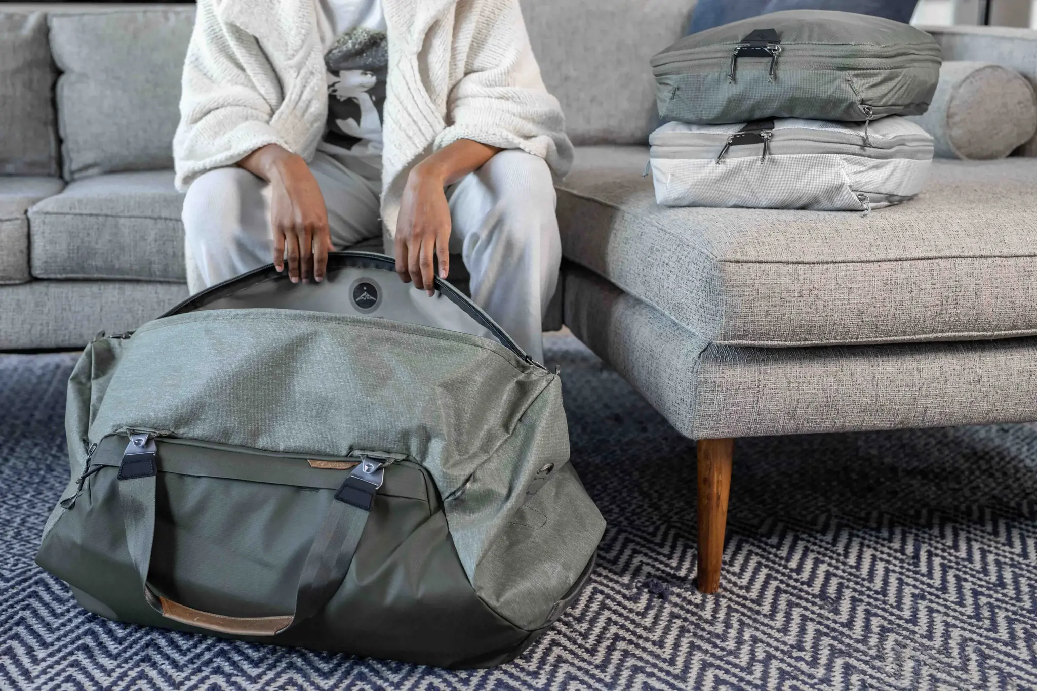 "Peak Design" kelioninė daiktadėžė 65L, šalavijas