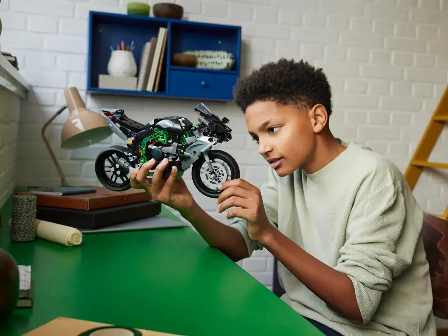 LEGO TECHNIC 42170 Kawasaki Ninja H2R