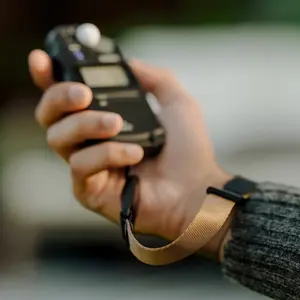 "Peak Design" riešo dirželis "Cuff", kojotas