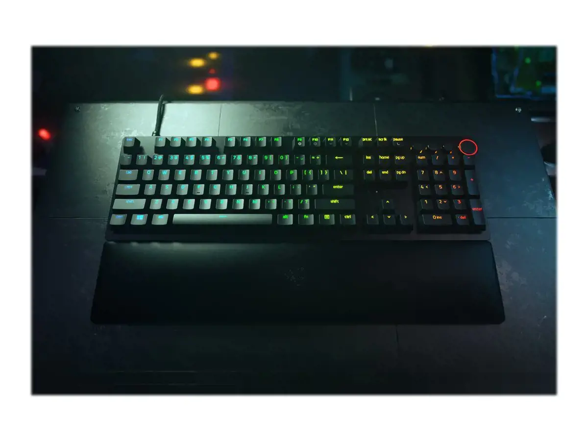 "Razer Huntsman V2" optinė žaidimų klaviatūra su RGB LED apšvietimu, šiaurietiškas išdėstymas, laidinė, juoda, linijinis raudonas jungiklis, skaitmeninė klaviatūra