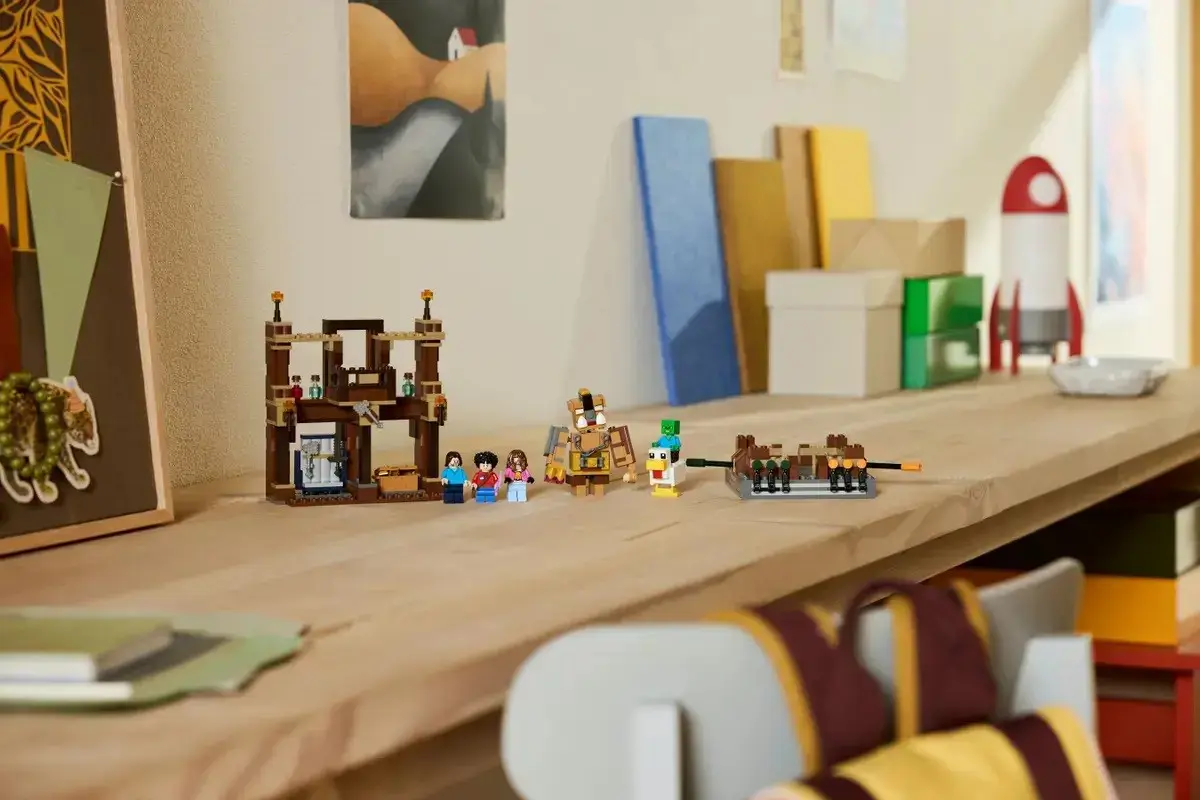 LEGO MINECRAFT 21272 Woodland Mansion Fighting Ring