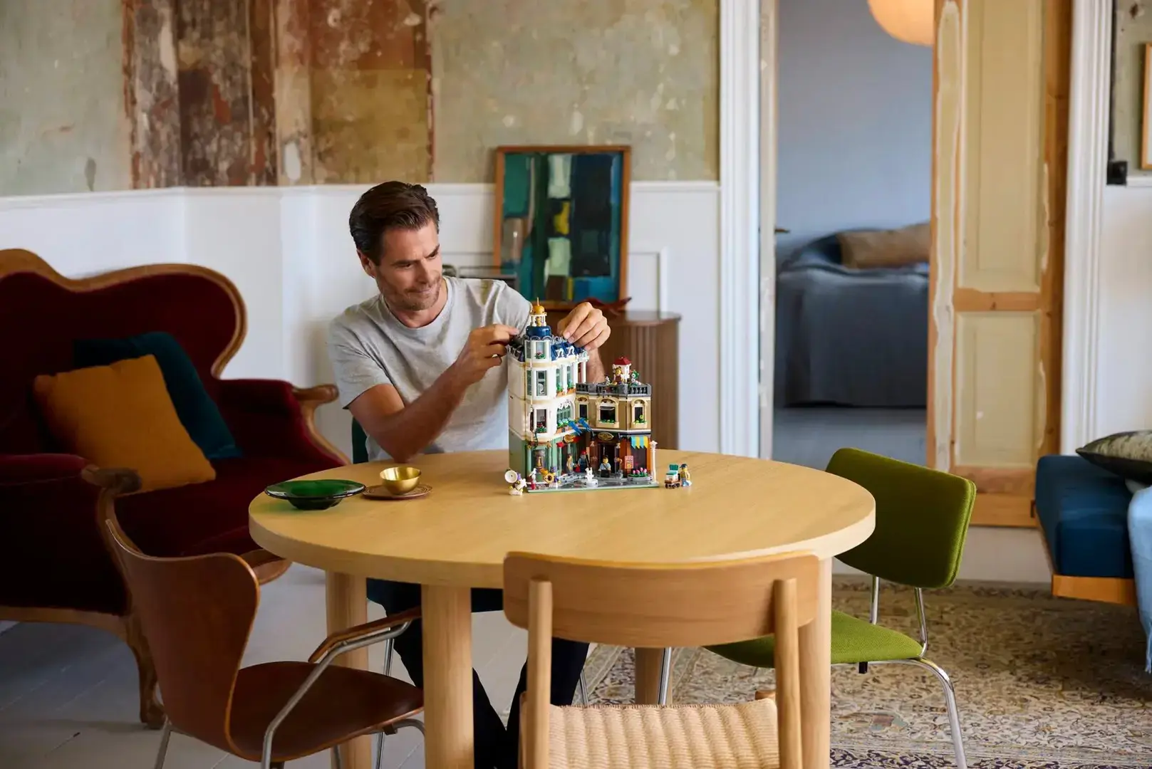 LEGO ICONS 11371 Shopping Street