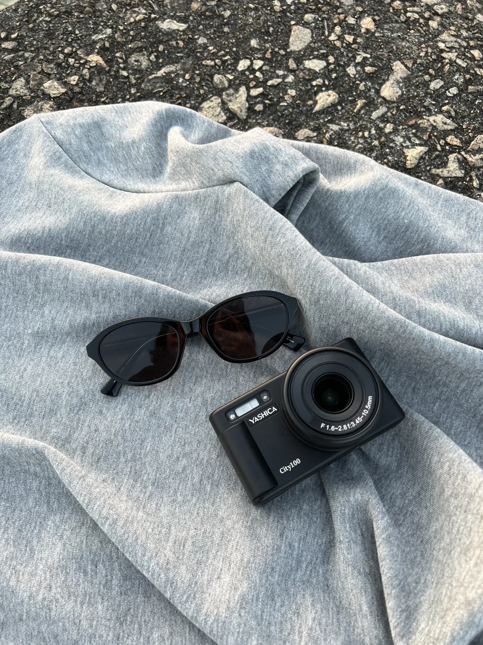 Yashica City 100, black