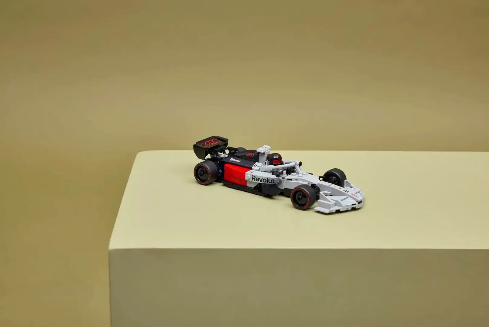 LEGO SPEED CHAMPIONS 77259 Audi Revolut F1 Team R26 Race Car