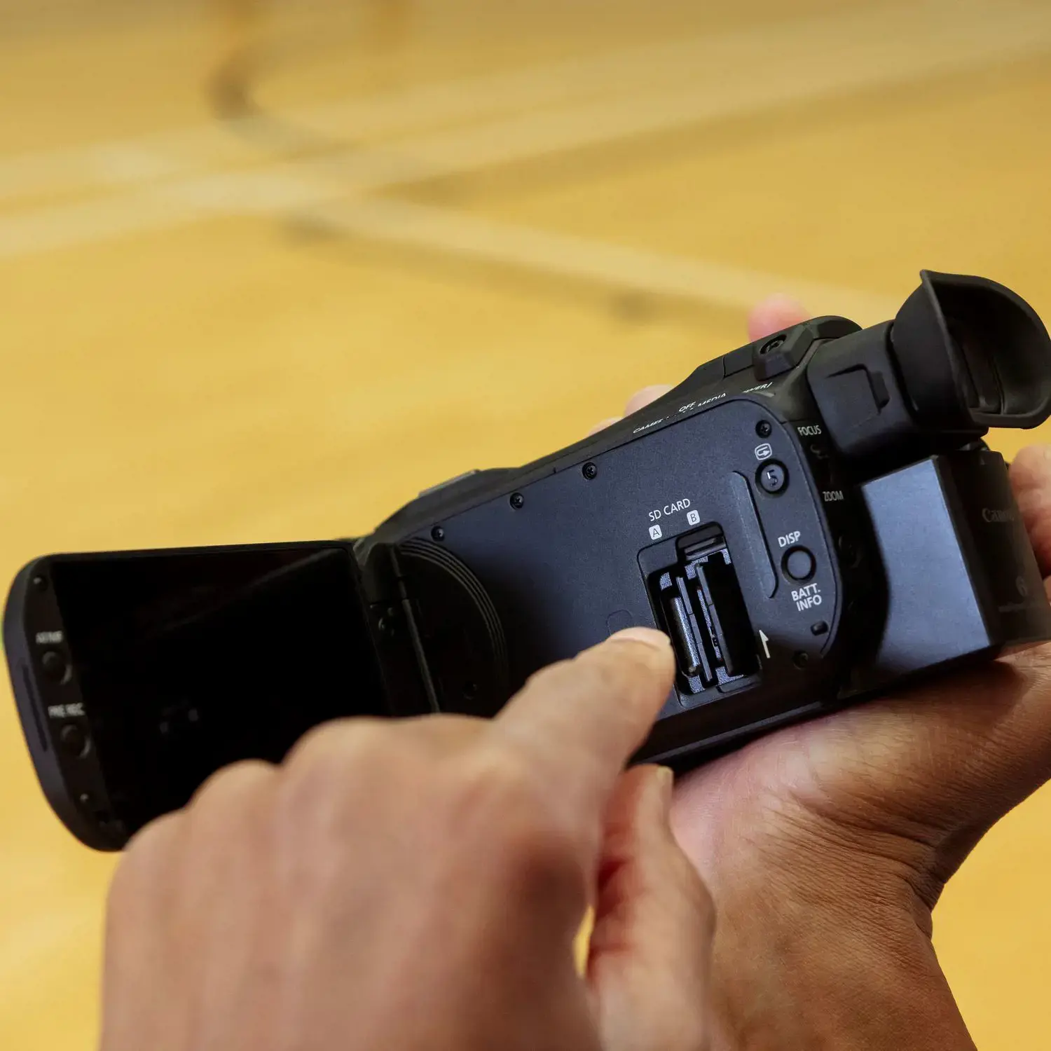 Canon LEGRIA HF G70, 21.14 MP, CMOS, 25.4 / 2.3 mm (1 / 2.3"), 4K Ultra HD, 0 GB, 8.89 cm (3.5")