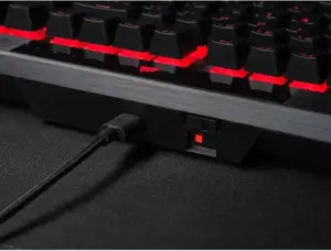 CORSAIR K70 RGB PRO optinė-mechaninė žaidimų klaviatūra su RGB LED apšvietimu CORSAIR OPX juodos spalvos PBT klavišų dangteliai