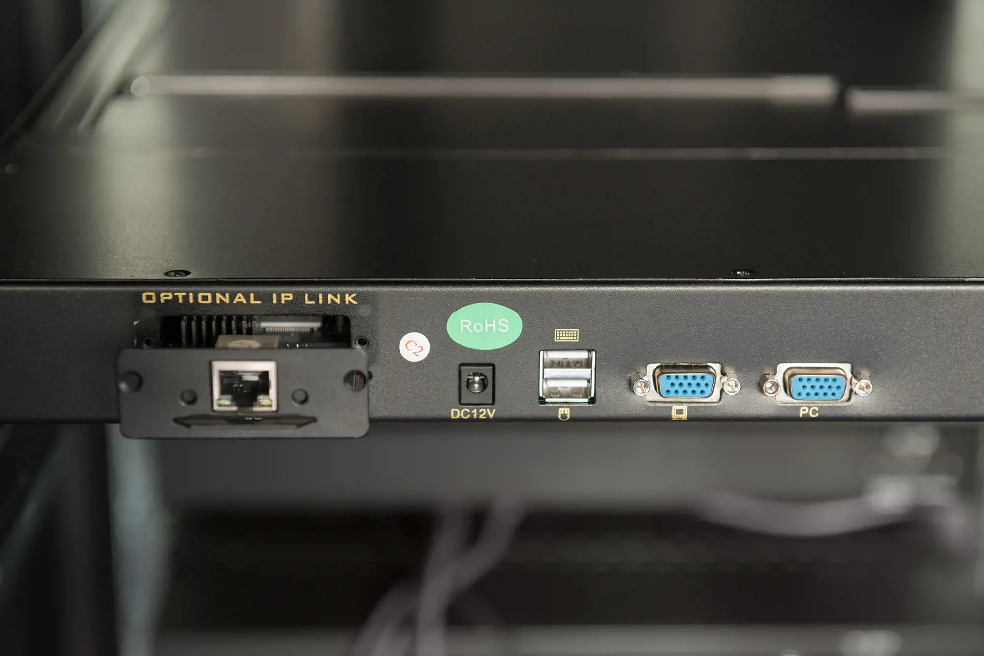 DIGITUS modulinė 48,3 cm 19 colių TFT konsolė su 8 KVM prievadais JAV klaviatūra RAL 9005 juoda spalva