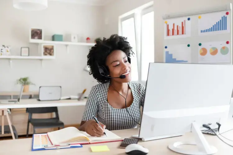 "Kensington Classic" 3,5 mm ausinės su mikrofonu ir garsumo valdymu, laidinės, juodos spalvos