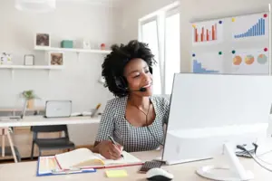 "Kensington Classic" 3,5 mm ausinės su mikrofonu ir garsumo valdymu, laidinės, juodos spalvos