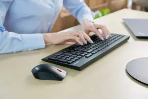 Lenovo 4X30H56829, pilno dydžio (100%), belaidis, RF belaidis, QWERTY, juodas, pelė pridedama