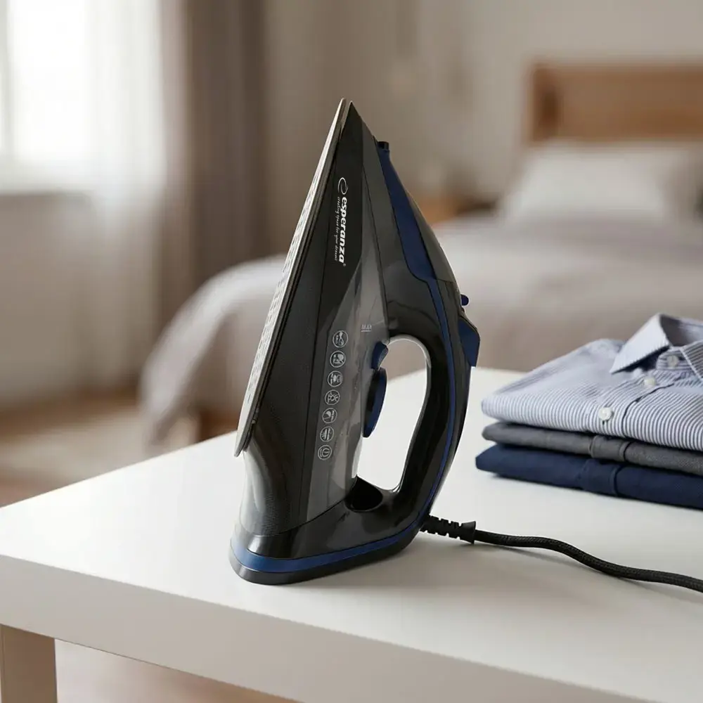 Esperanza EHI012  Steam iron, ceramic soleplate, black, 2600W