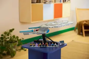 LEGO ICONS 10356 Star Trek: U.S.S. Enterprise NCC-1701-D