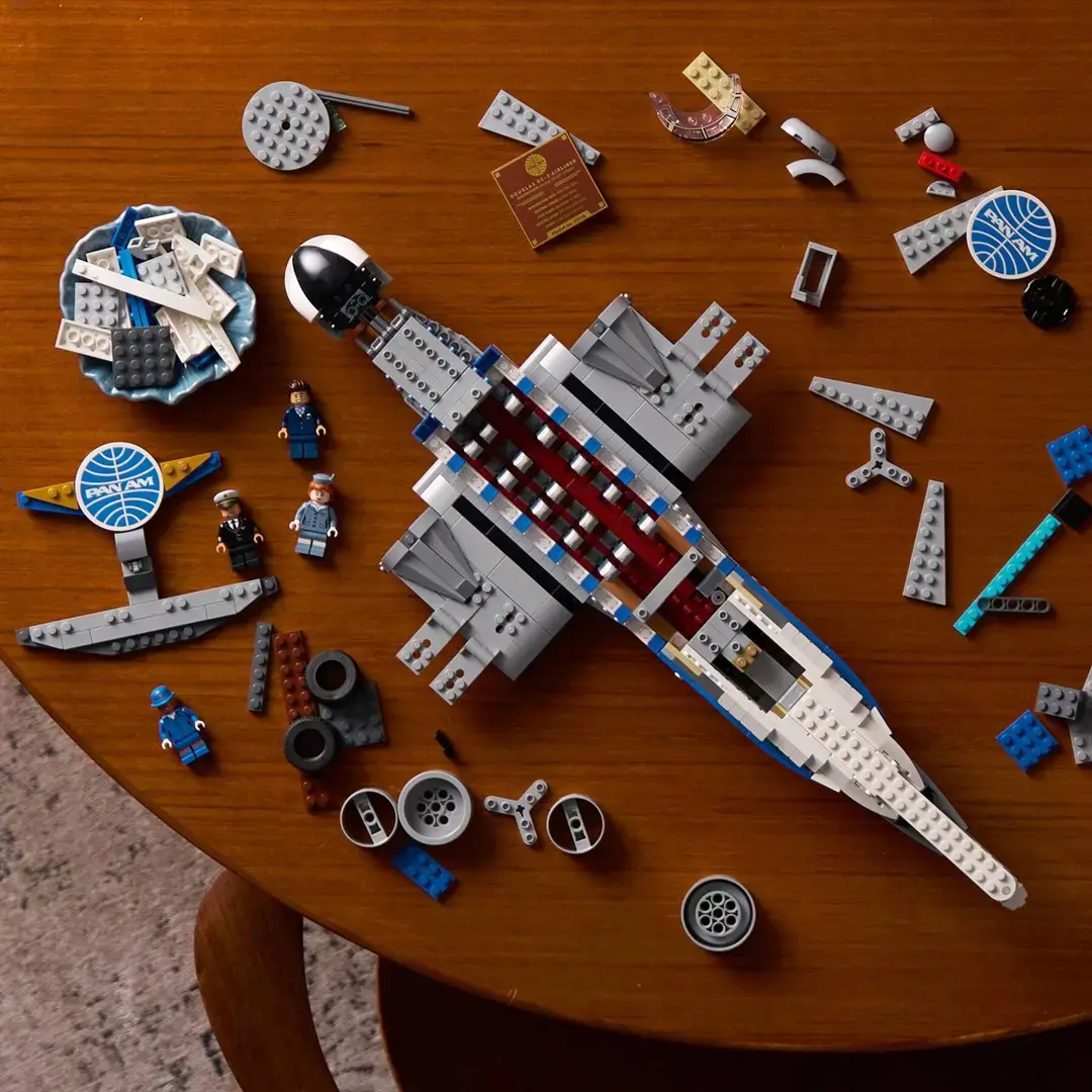 LEGO ICONS 11378 Douglas DC-3 PAN AM Airliner