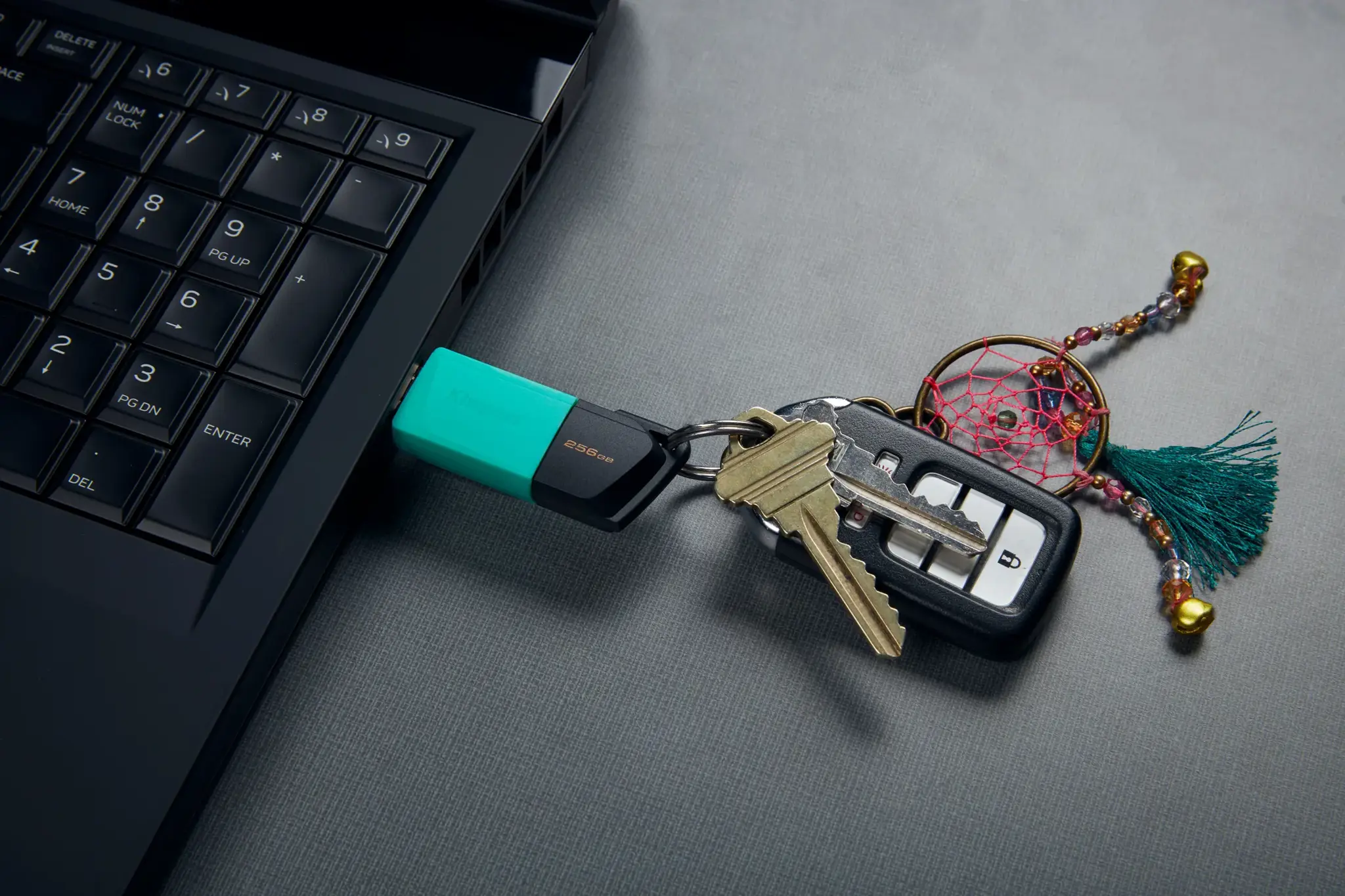 "Kingston" 256GB "DataTraveler Exodia M" USB slankmačio dangtelis USB 3.2 Gen2, turkio spalvos