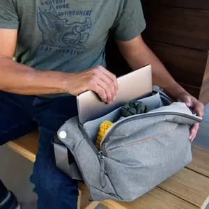 "Peak Design Everyday Sling V2 3L", pelenų spalvos