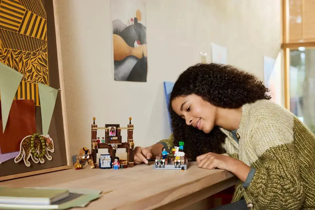 LEGO MINECRAFT 21272 Woodland Mansion Fighting Ring