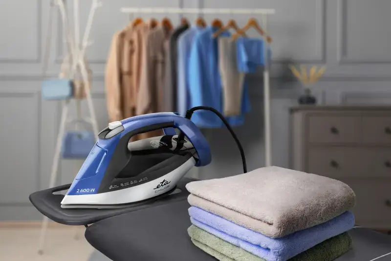 ETA Steam Iron | ETA227690000 Chloe | Steam Iron | 2600 W | Water tank capacity 350 ml | Continuous steam 40 g/min | Silver/Blue