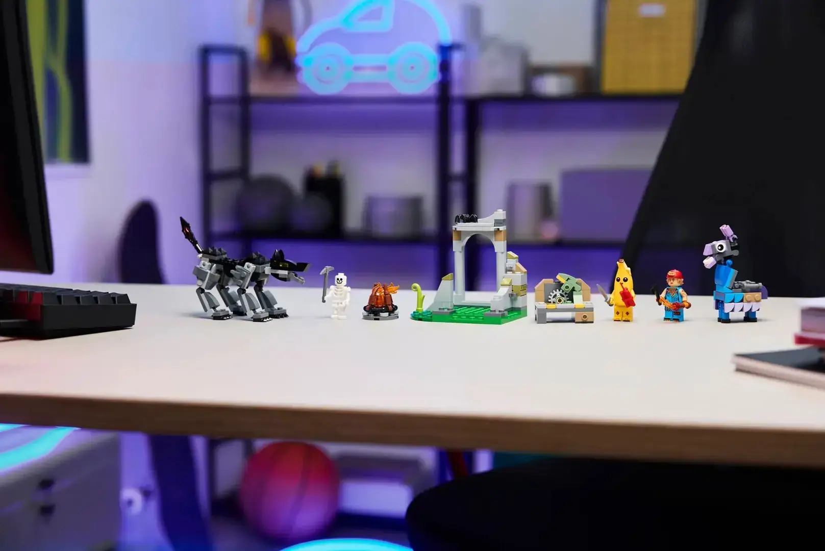 LEGO FORTNITE 77075 Peely & Sparkplug's Camp