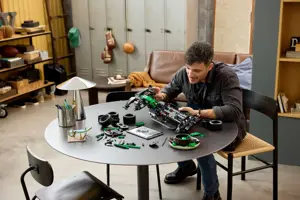 LEGO TECHNIC 42240 Aston Martin Aramco AMR25 F1