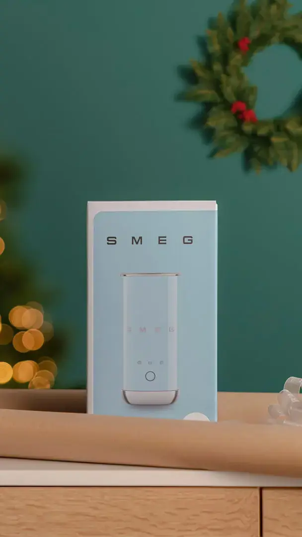 Smeg MFF02BLEU Automatic milk frother/warmer Black