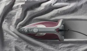 "Tefal Smart Protect Plus FV6870", sausas ir garų lygintuvas, "Durilium AirGlide" padas, 2 m, 260 g/min, raudonas, 40 g/min