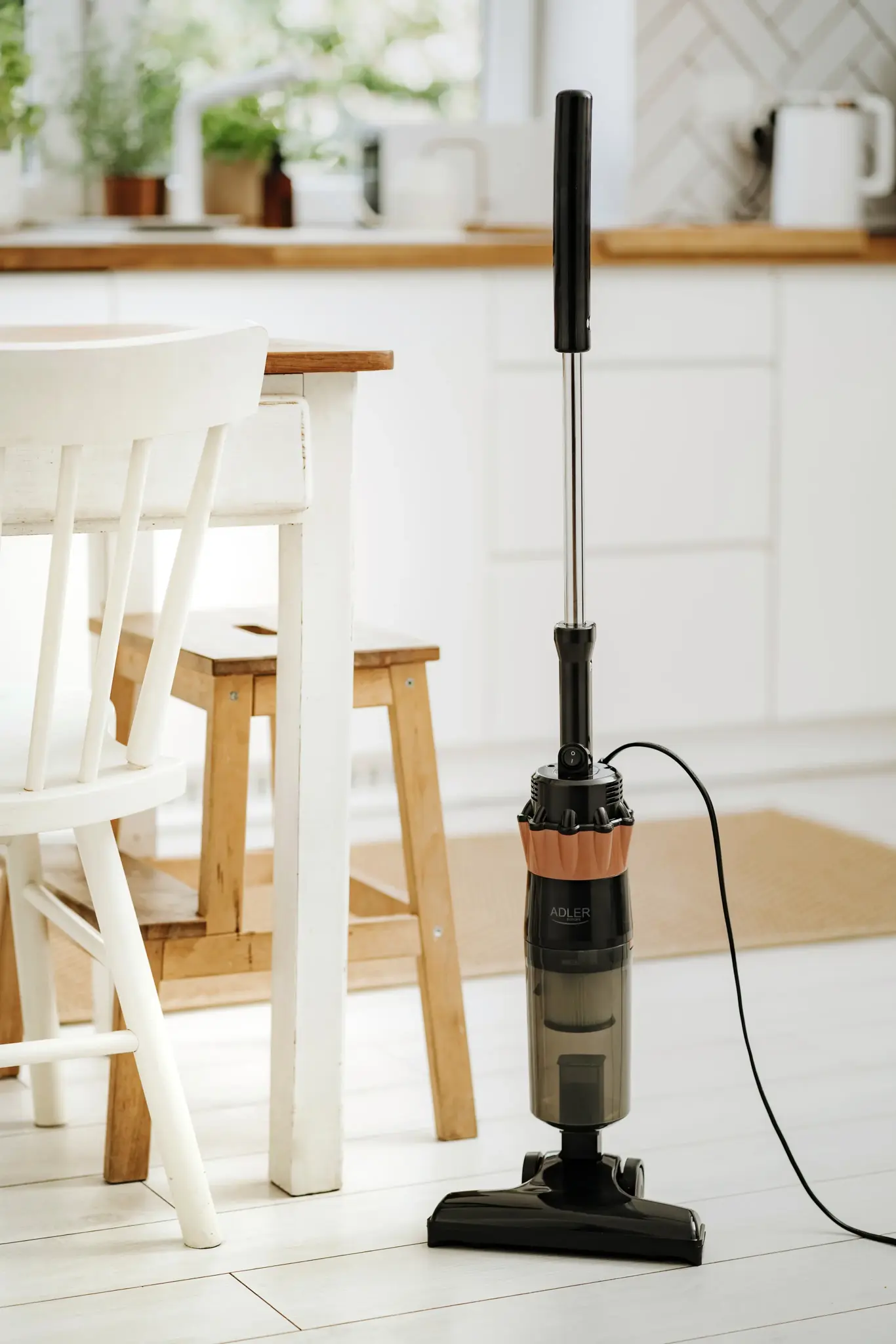 "Adler" dulkių siurblys AD 7049 Laidinis darbinis, rankinis 2in1, 600 W, - V, juodas, 24 mėn. garantija