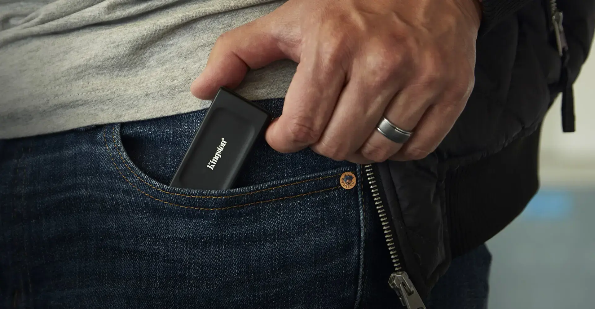 KINGSTON XS1000 1 TB SSD kišeninio dydžio USB 3.2 Gen 2 išorinis kietasis diskas iki 1050 MB/s