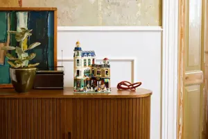 LEGO ICONS 11371 Shopping Street