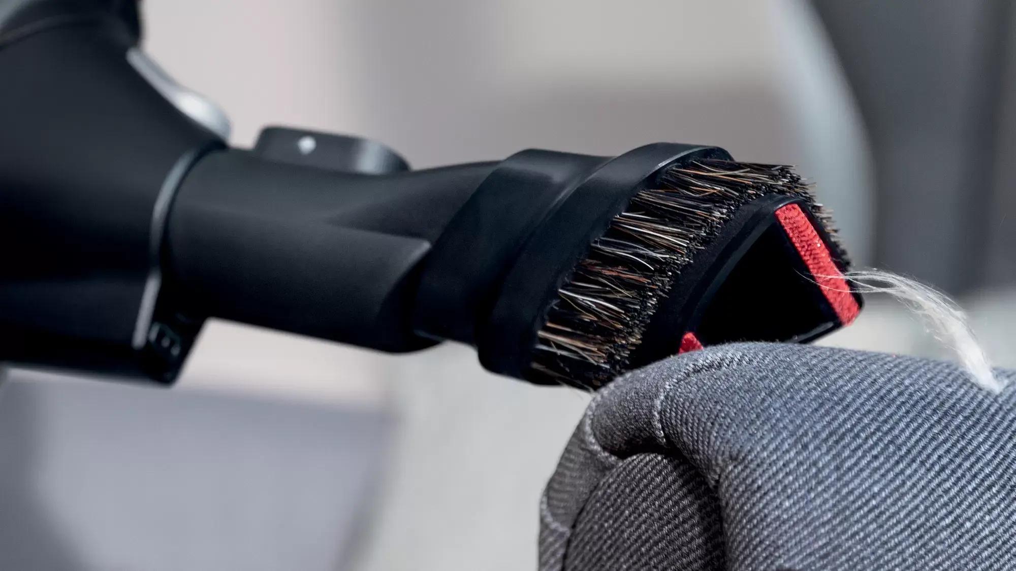 "Bosch" BBS711ANM, be maišelio, juoda, raudona, nerūdijantis plienas, 0,3 l, sausas, plikos grindys, kilimas, kietos grindys, laiptai, minkštasuoliai, akumuliatoriaus lygis