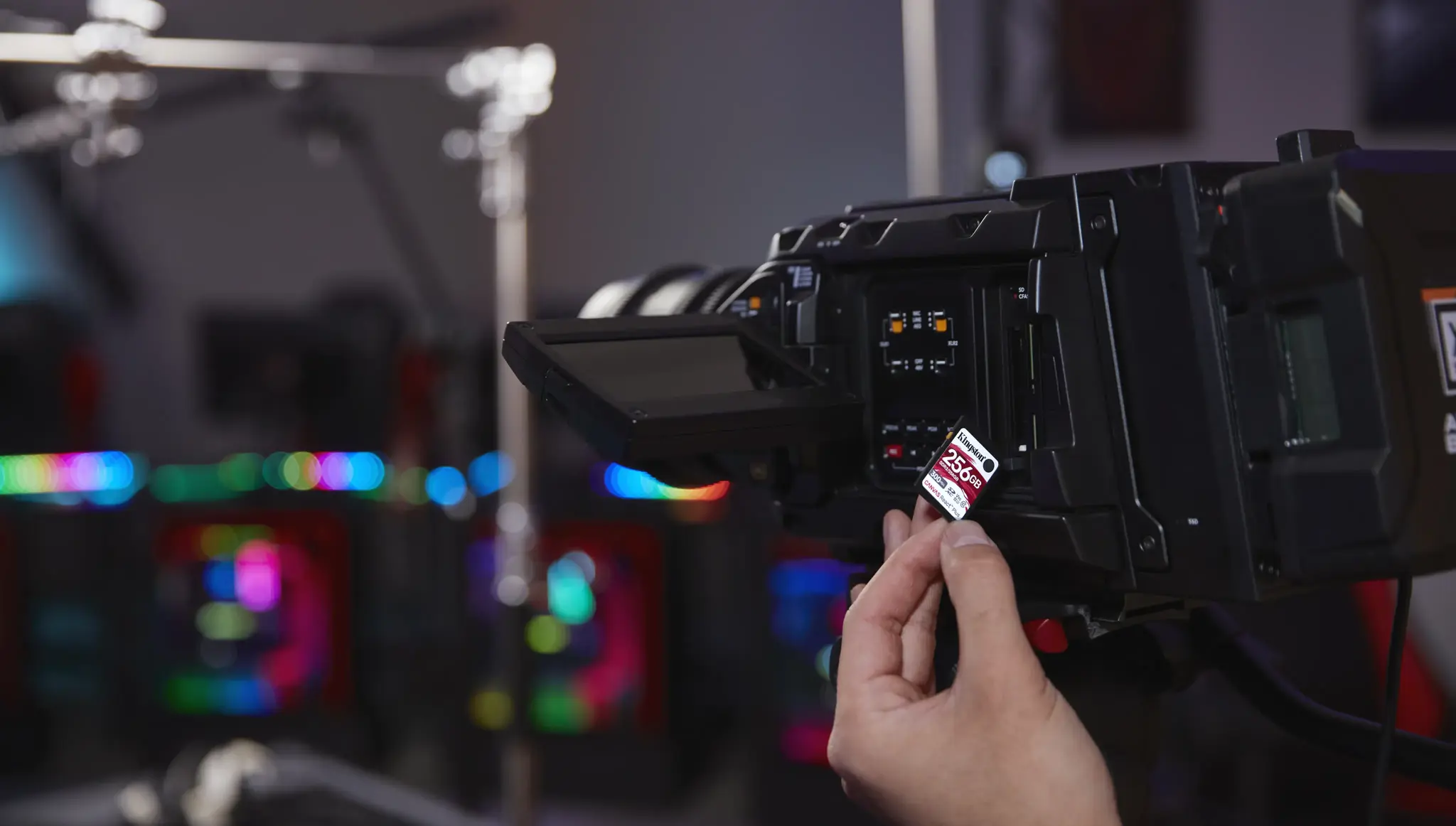 KINGSTON 256 GB "Canvas React Plus SDXC UHS-II 300R/260W U3 V90", skirtas "Full HD/4K/8K