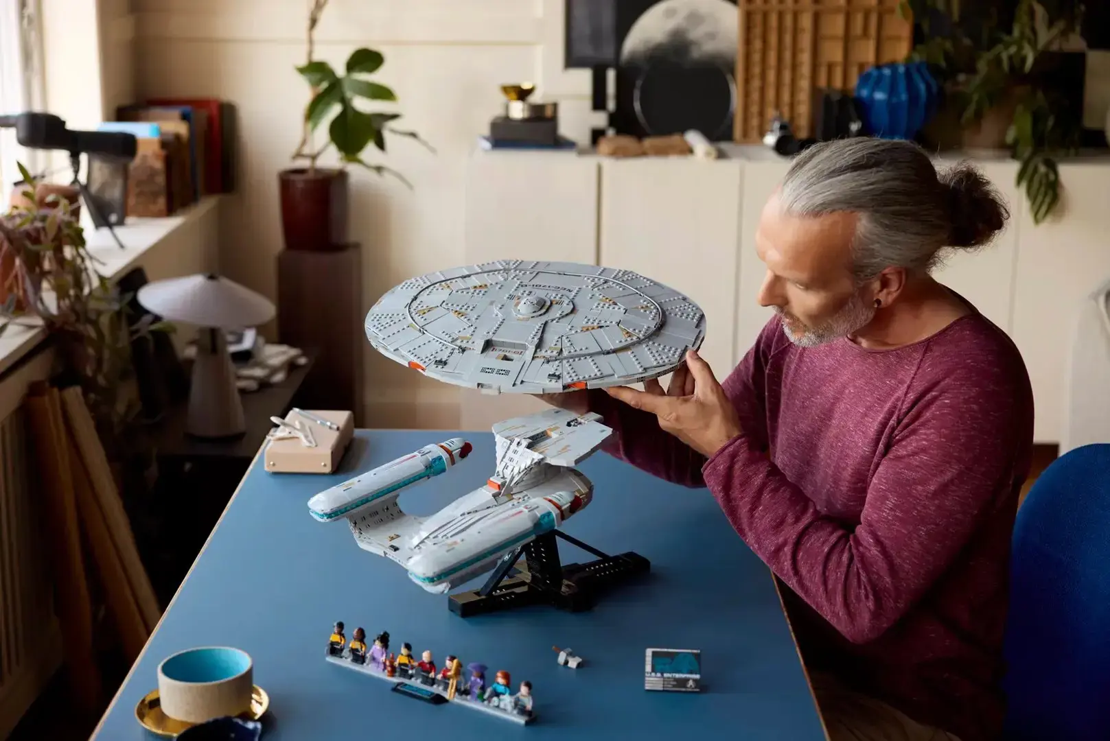 LEGO ICONS 10356 Star Trek: U.S.S. Enterprise NCC-1701-D