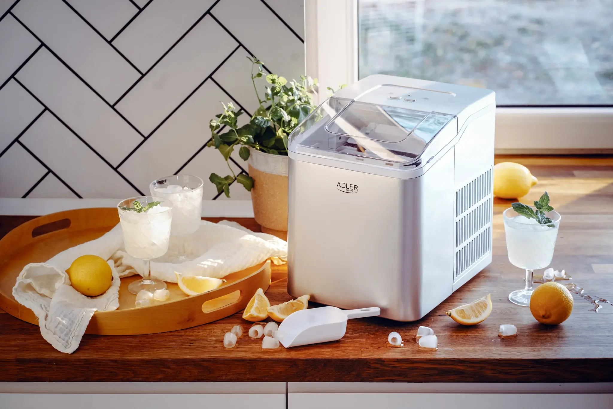 "Adler AD 8086" ledo gaminimo įrenginys, sidabrinės spalvos