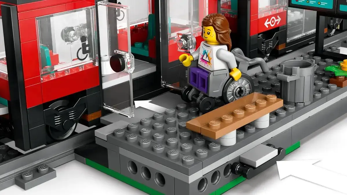 LEGO CITY 60423 Downtown Streetcar and Station
