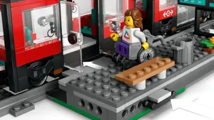 LEGO CITY 60423 Downtown Streetcar and Station