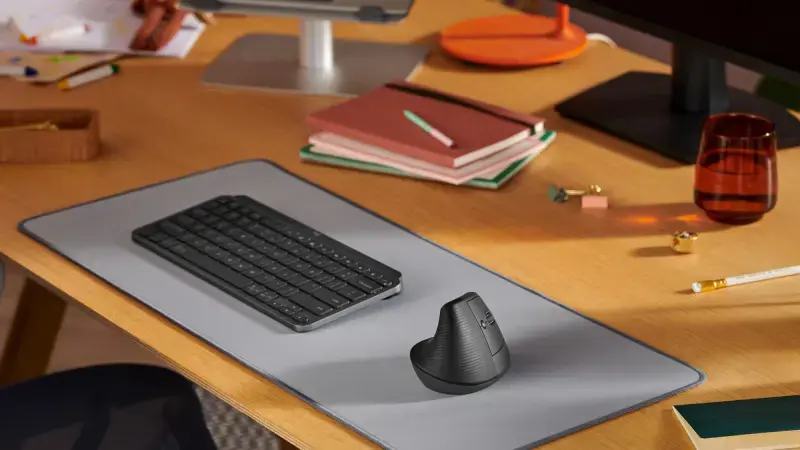 "LOGITECH LIFT" dešinioji vertikalioji ergonominė pelė - GRAFITAS / BLACK - EMEA